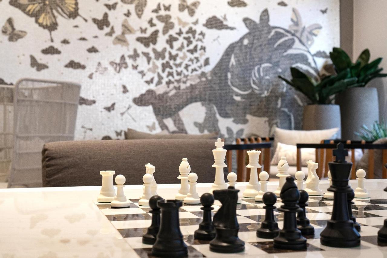 Silq Hotel & Residence, Managed By The Ascott Limited Banguecoque Exterior foto Chess pieces