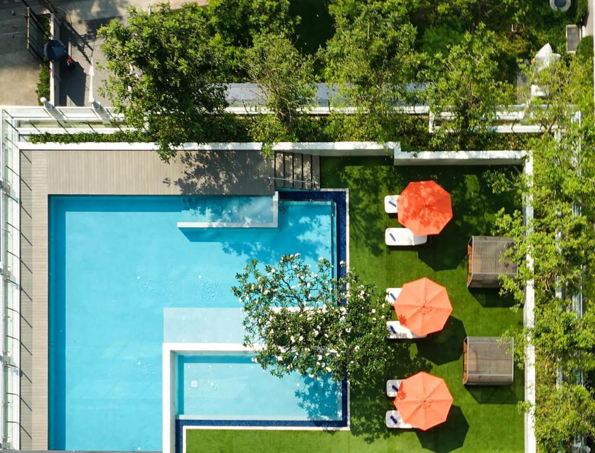 Silq Hotel & Residence, Managed By The Ascott Limited Banguecoque Exterior foto The rooftop pool at the Hotel