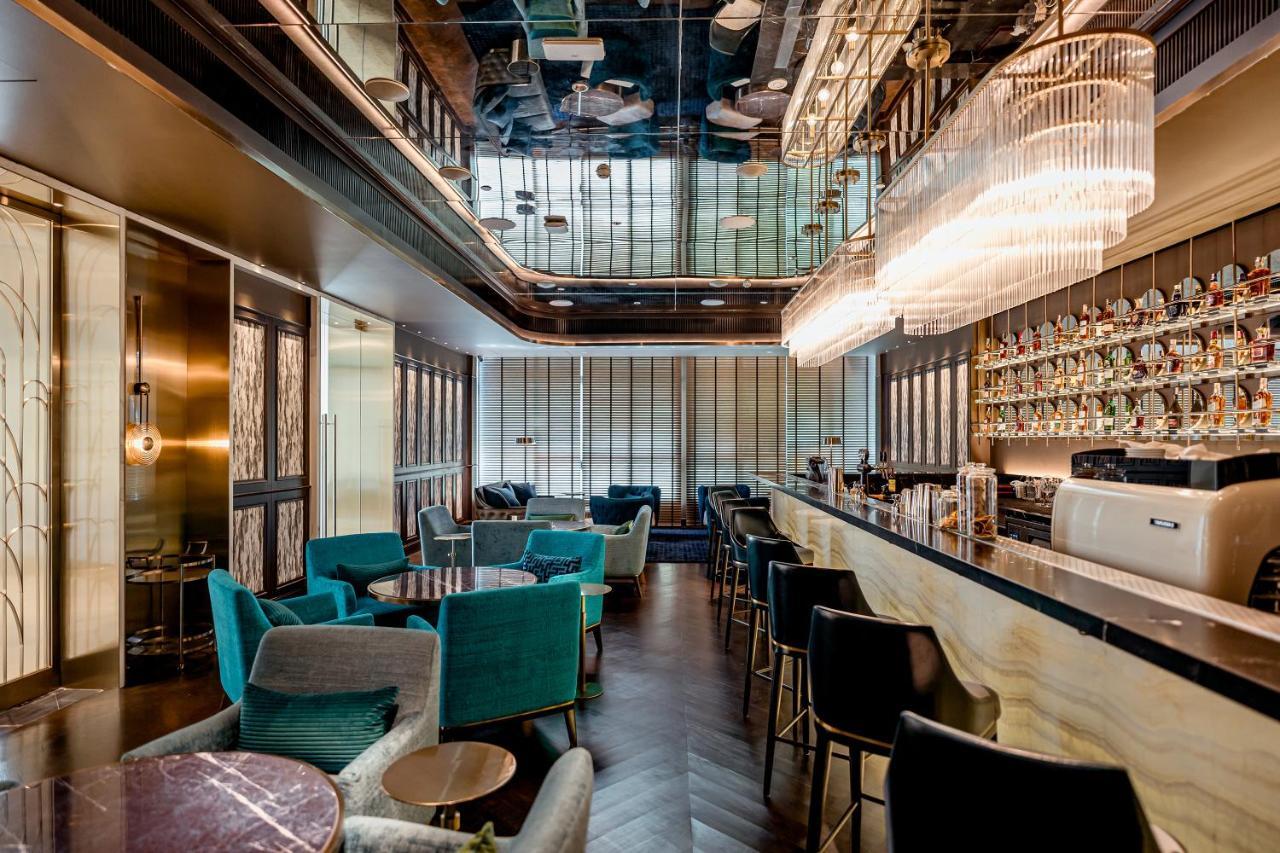 Silq Hotel & Residence, Managed By The Ascott Limited Banguecoque Exterior foto The bar at the 100 Queen's Gate