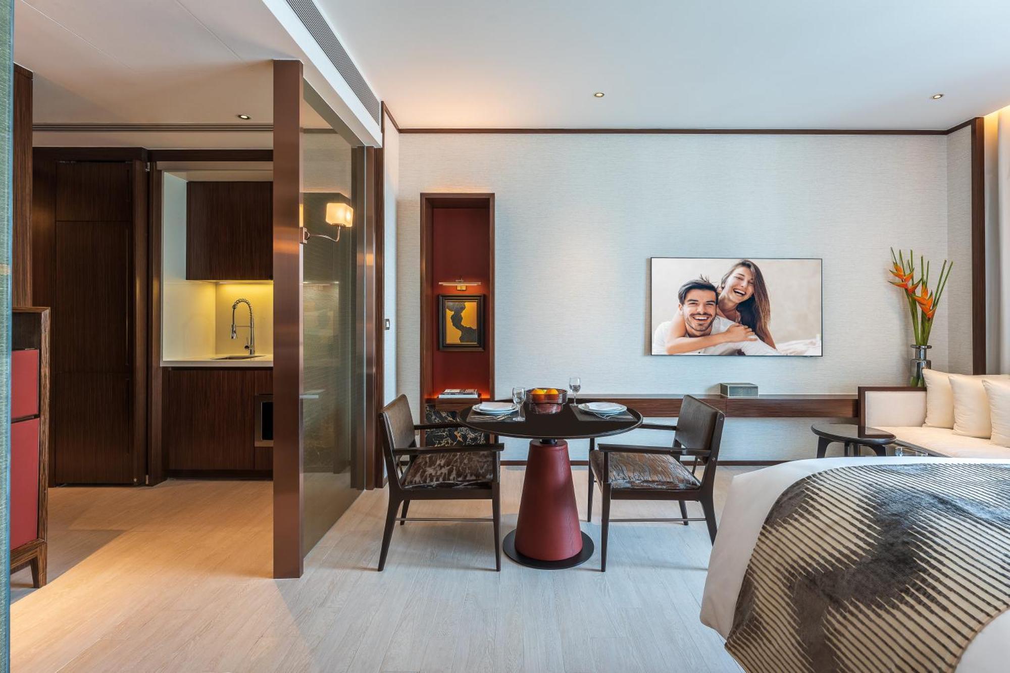 Silq Hotel & Residence, Managed By The Ascott Limited Banguecoque Quarto foto A suite at the hotel