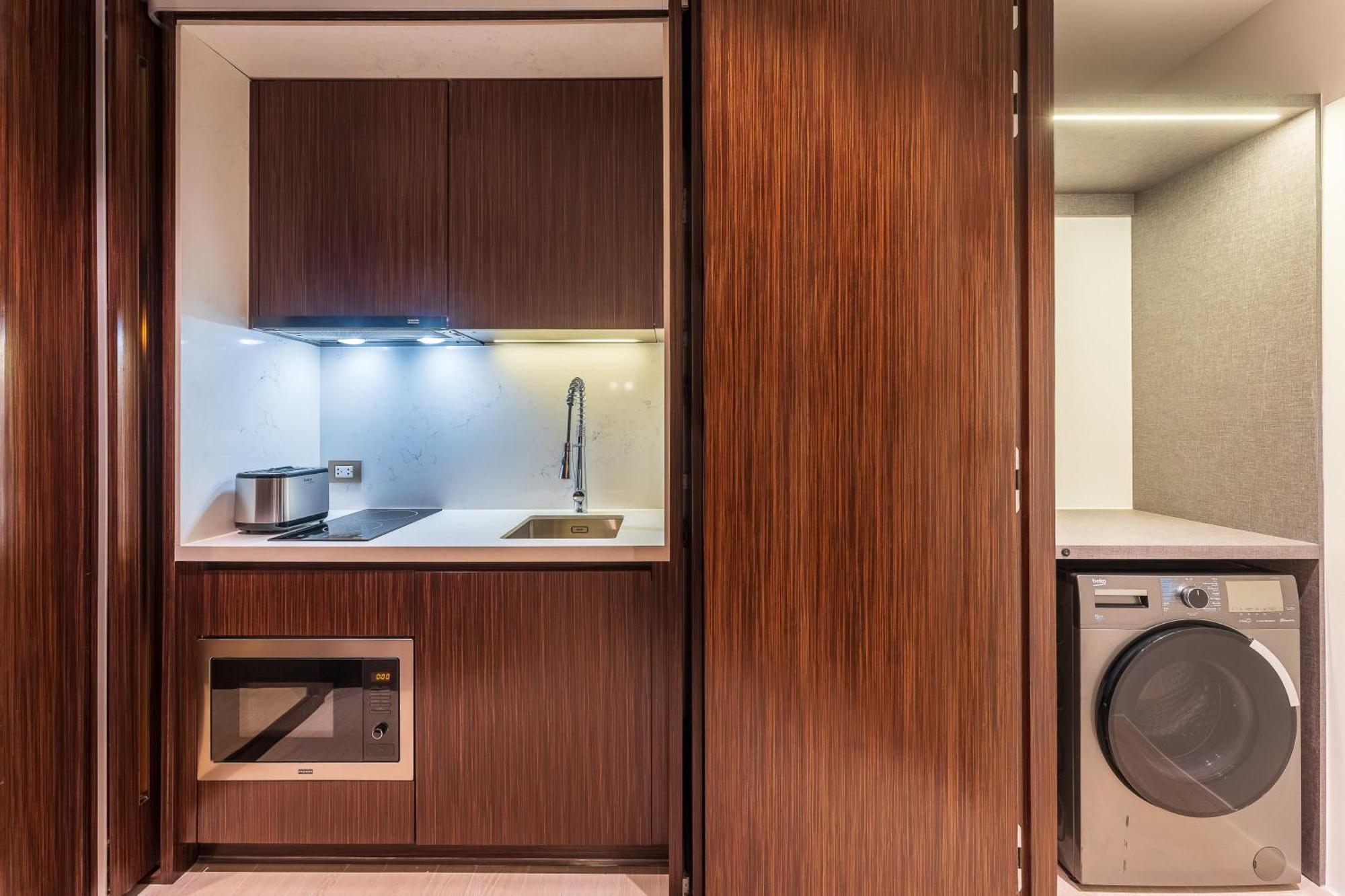 Silq Hotel & Residence, Managed By The Ascott Limited Banguecoque Quarto foto A kitchen in a serviced apartment